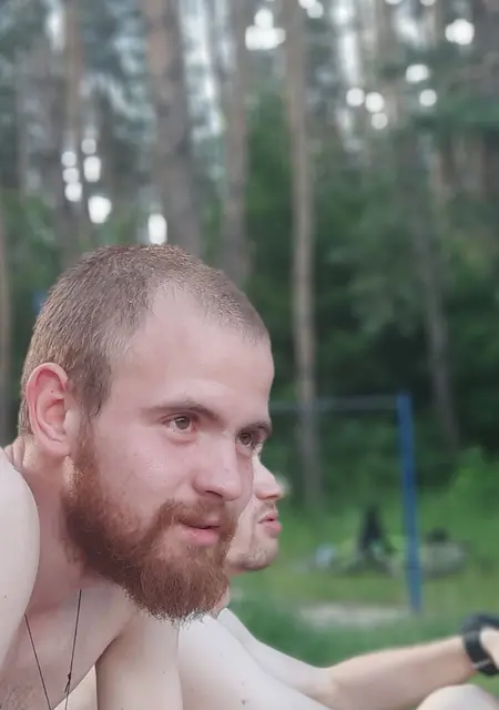 Я Валентин, 28 років з Прилук, шукаю знайомства без зобов'язань