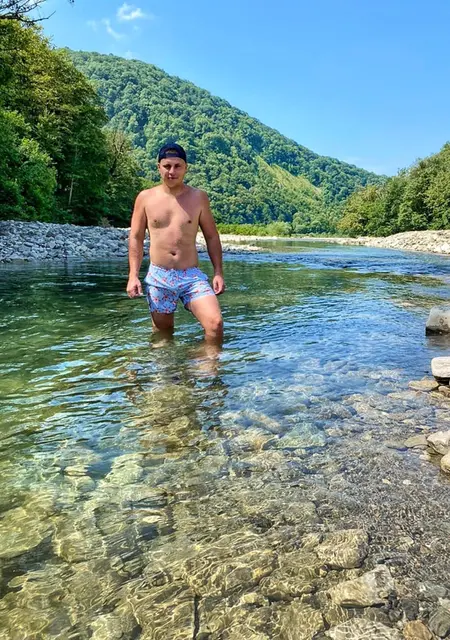 Артём из Саратова, мне 32, познакомлюсь без обязательств