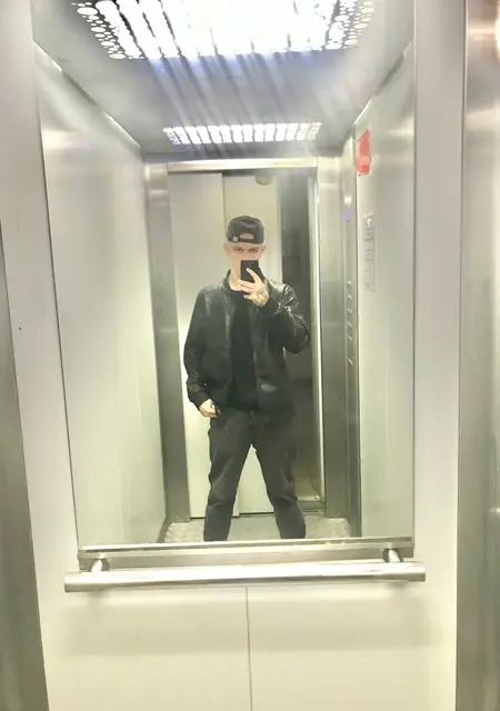 Дима из Барнаула, мне 21, познакомлюсь для общения