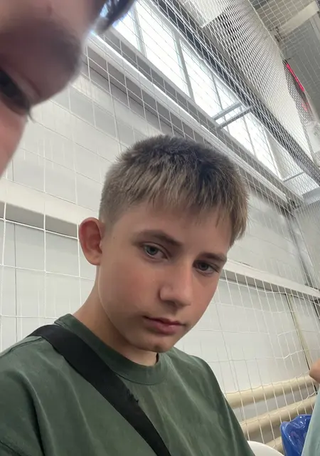 Я Юра, 25, из Находки, ищу знакомства на одну ночь