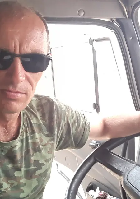 Я Денис, 43, из Стрежевого, ищу знакомства на одну ночь