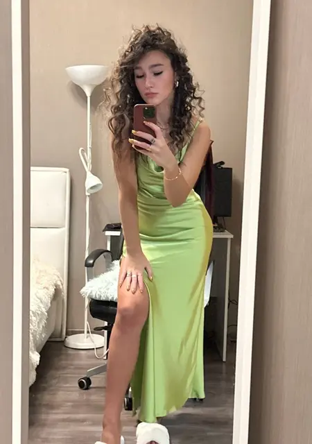 Я Анечка, 18, из Москвы, ищу знакомство для совместных путешествий