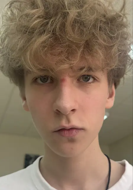 Никита из Екатеринбурга, мне 18, познакомлюсь без обязательств