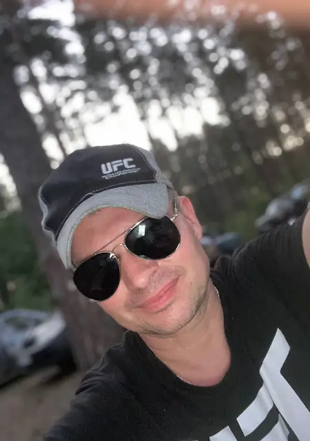 Vanya из Пскова, ищу на сайте знакомства без обязательств