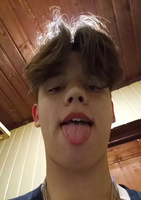 Я Даня, 21, из Александрова, ищу знакомства на одну ночь