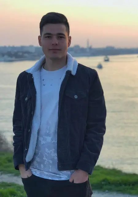 Кирилл из Ялты, ищу на сайте знакомства на одну ночь