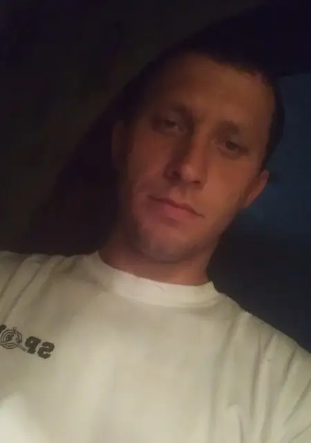 Я Николай, 28, из Орла, ищу знакомства без обязательств