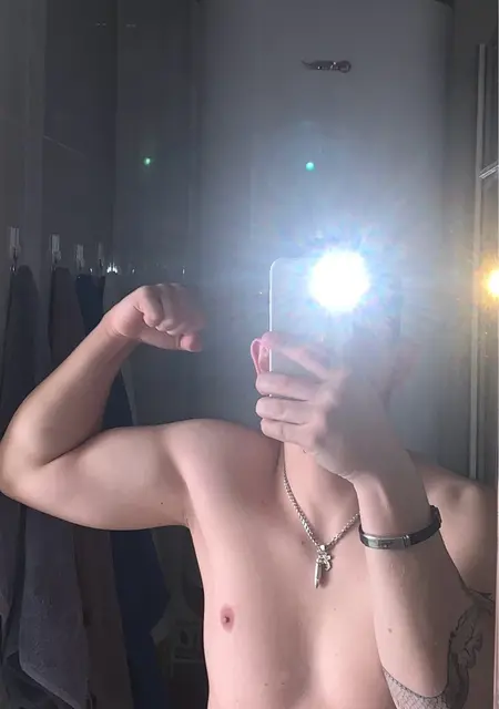 Я Вячеслав, 21, из Владивостока, ищу знакомство для постоянных отношений