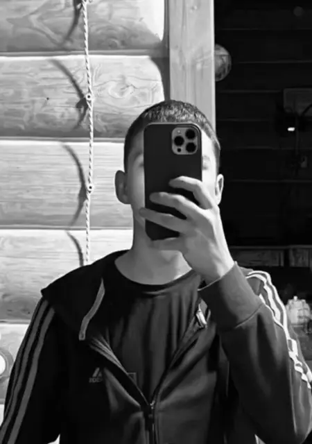 Я Максим, 18, из Москвы, ищу знакомство для вирта