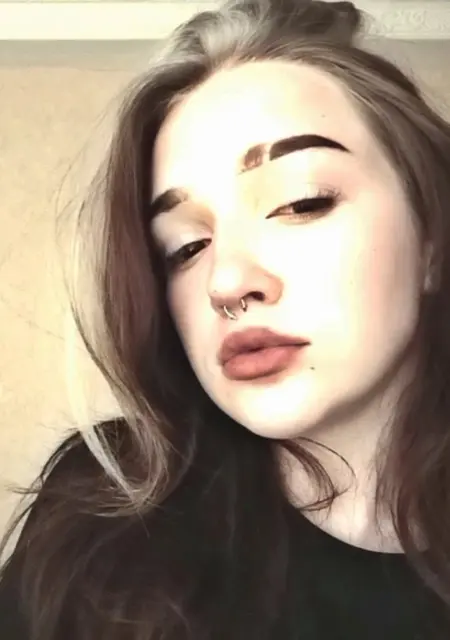 Виктория из Екатеринбурга, мне 21, познакомлюсь на одну ночь