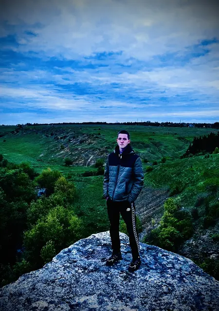 Я Макс, 19, из Тулы, ищу знакомство для открытые отношения