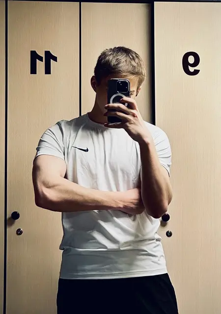 Я Роман, 19, знакомлюсь без обязательств в Новосибирске