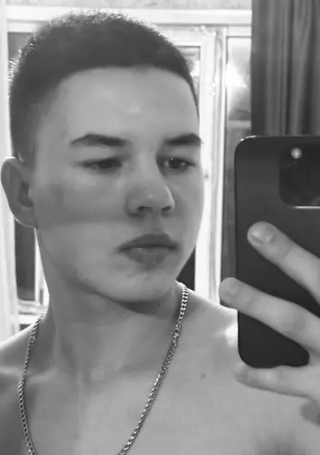 Я Илья, 18, из Магадана, ищу знакомства без обязательств
