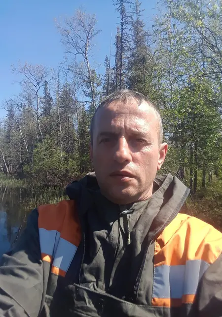 Юрий из Губкинского, мне 24, познакомлюсь на одну ночь