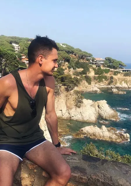 Я Максим, 27, из Майкопа, ищу знакомства без обязательств