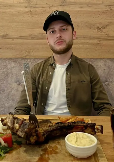 Я Виталий, 28, знакомлюсь без обязательств в Норильске