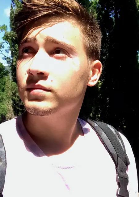 Я Иван, 22, из Реутова, ищу знакомства на одну ночь