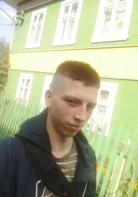 Я Илья, 20, из Архангельска, ищу знакомства на одну ночь