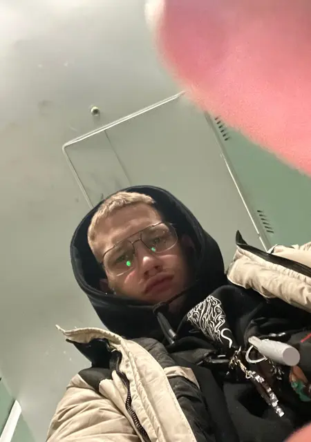 Sasha из Аксая, мне 20, познакомлюсь на одну ночь