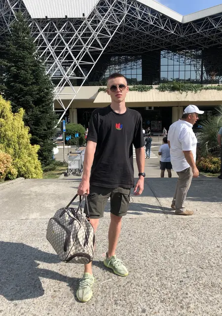 Богдан из Омска, мне 23, познакомлюсь на одну ночь