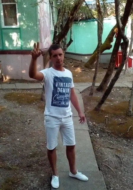 Евгений из Армавира, ищу на сайте знакомства на одну ночь