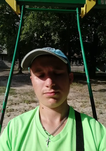 Я Данил, 21, из Полтавы, ищу знакомства без обязательств