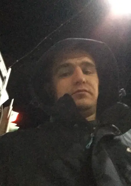 Я Константин, 28, из Томска, ищу знакомства без обязательств