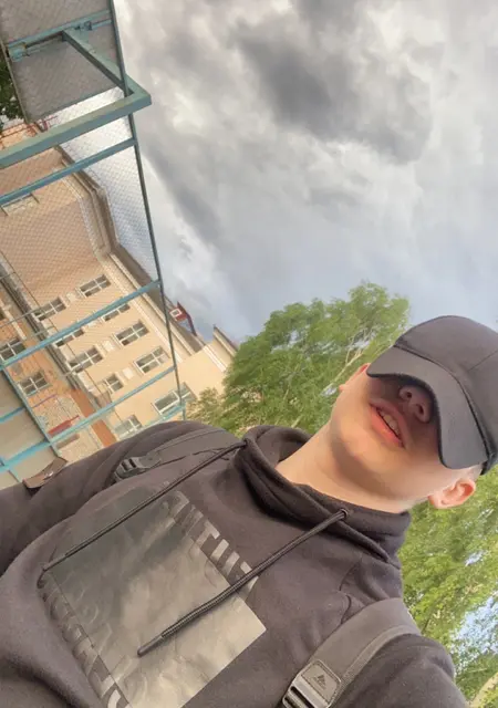 Я Роман, 20, знакомлюсь для вирта в Курске