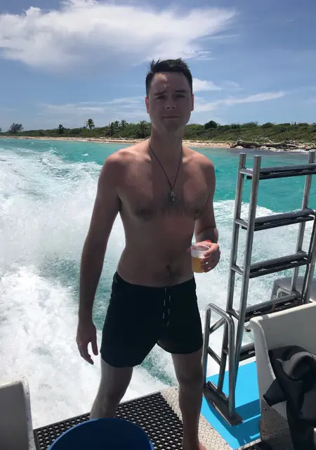 Я Михаил, 33, из Москвы, ищу знакомства на одну ночь