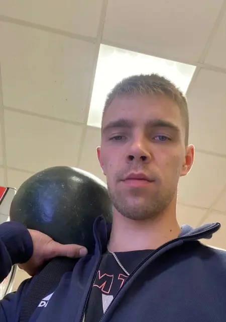 Валера из Боровичей, мне 26, познакомлюсь на одну ночь