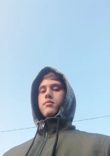 Виталий из Усть-Лабинска, мне 20, познакомлюсь на одну ночь