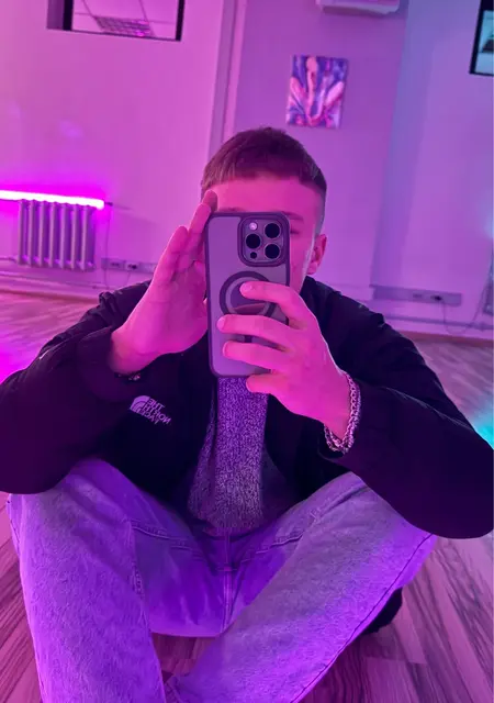 Я Алексей, 20, знакомлюсь без обязательств в Брянске