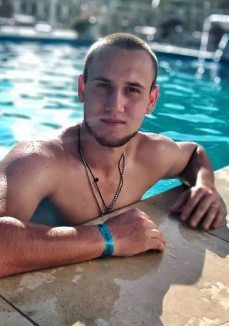 Алексей из Хотькова, мне 21, познакомлюсь на одну ночь