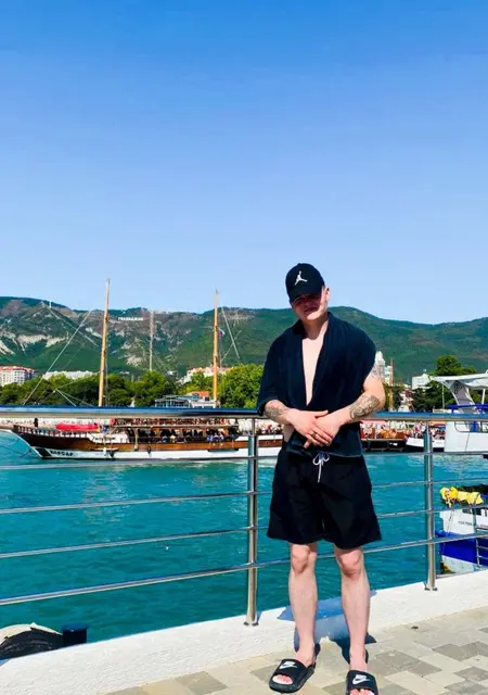 Я Никита, 24, знакомлюсь для приятного времяпровождения в Ноябрьске