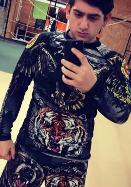 Геворг из Каневской, мне 27, познакомлюсь для дружбы