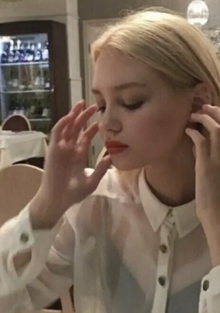 Я Аделина, 19, знакомлюсь без обязательств в Казани