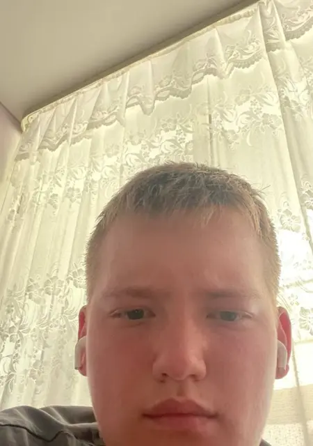 Я Артем, 18, из Воронежа, ищу знакомство для вирта