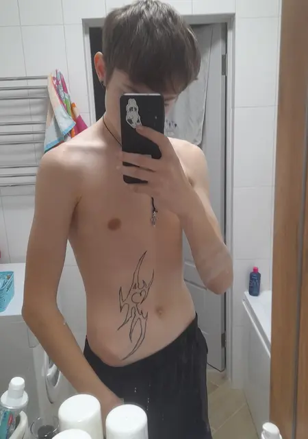 Я Саня, 19, знакомлюсь для вирта в Новосибирске