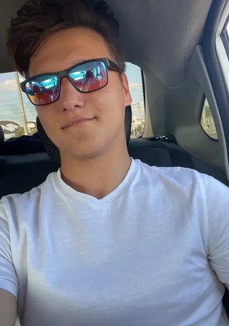 Артем из Костромы, мне 24, познакомлюсь для общения