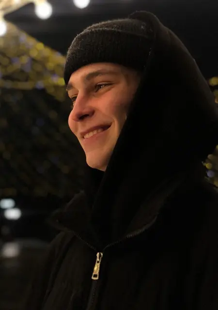 Я Александр, 21, из Великого Новгорода, ищу знакомства без обязательств