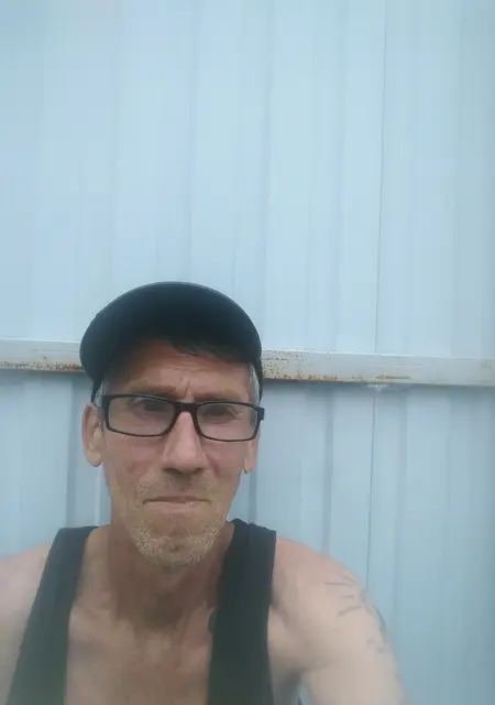 Я Олег, 60, из Казани, ищу знакомства без обязательств