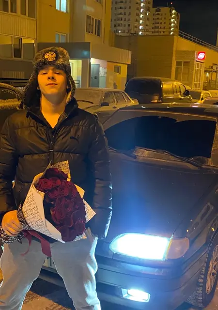 Я Леонид, 21, из Новоуральска, ищу знакомства на одну ночь