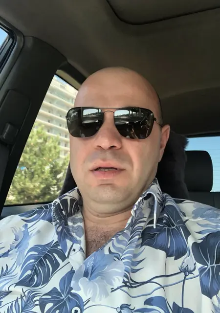 Romeo из Сочи, мне 44, познакомлюсь для приятного времяпровождения