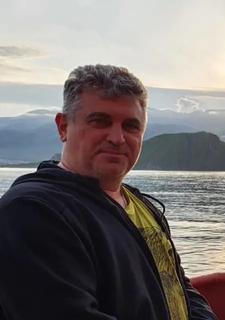 Я Андрей, 57, из Корсакова, ищу знакомство для приятного времяпровождения