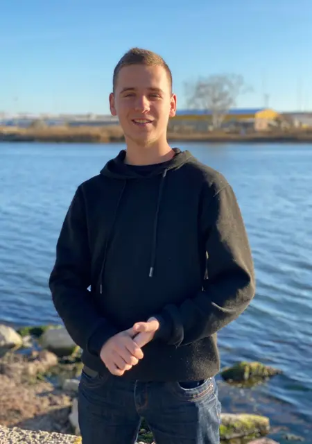 Я Рома, 25, из Керчи, ищу знакомства без обязательств