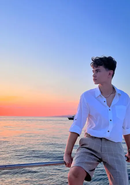 Влад из Армавира, мне 20, познакомлюсь для общения