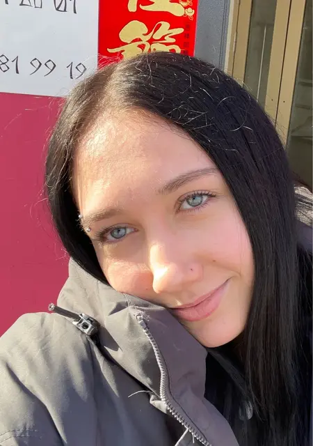 Алиса из Хабаровска, мне 19, познакомлюсь без обязательств