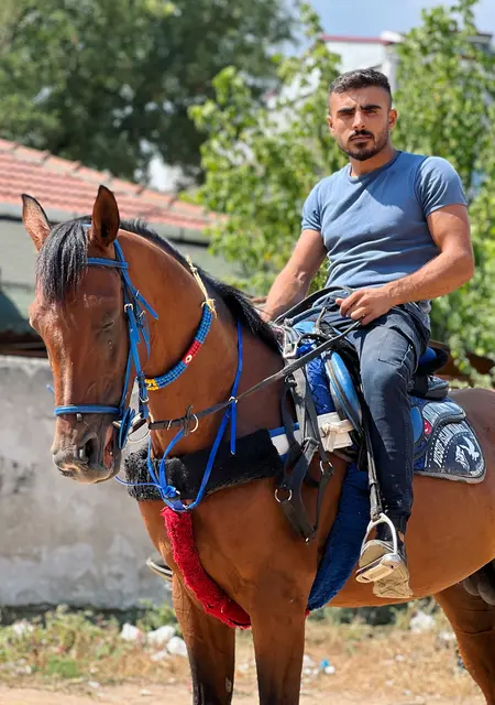 I'm Kadir, 27, looking to meet for no strings attached in London