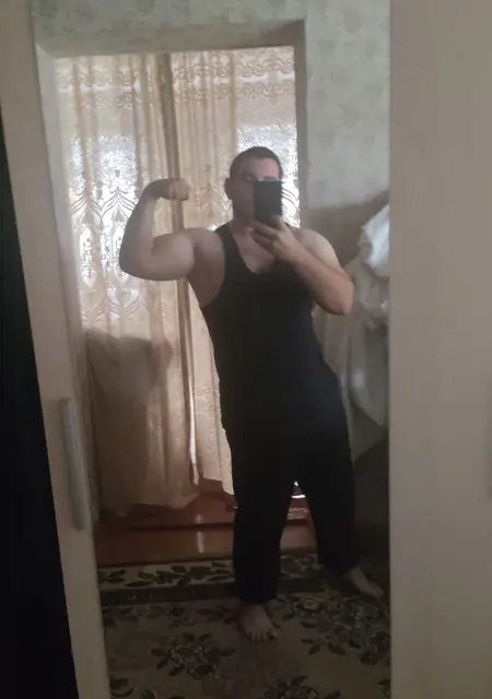 Казбек из Алагира, мне 20, познакомлюсь на одну ночь