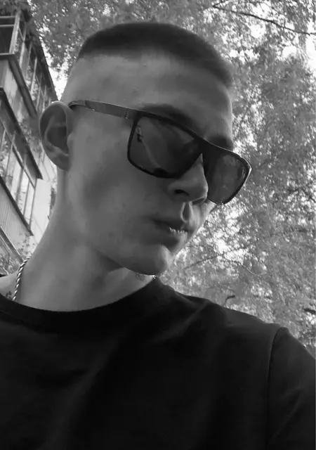 Я Сергей, 20, из Рязани, ищу знакомство для приятного времяпровождения